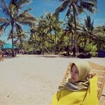 Mengharukan Kenangan Bidan Cantik Bersama Sahabatnya