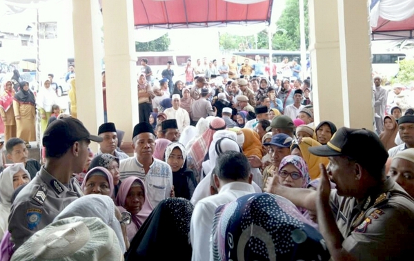 Isak Tangis Warnai Kedatangan Jemaah Haji Kloter 7 di Ternate