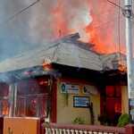 Kantor Lurah Takoma dan Rumah Milik Pejabat Pemprov Malut Terbakar
