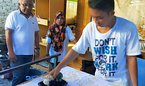 Yamin Siap Jadikan Tubo Sebagai Kampung Wisata Batik di Ternate