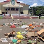 Kantor DPRD Maluku Utara Jadi Sasaran Pembuangan Sampah Busuk