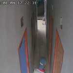 Seorang Pemuda Terekam CCTV Masuk Kamar Wanita dan Bawa Kabur HP