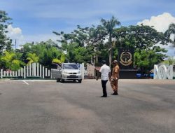 Kadis PUPR Maluku Utara Bawa Sejumlah PNS Datangi Kantor Kejati di Ternate