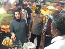 Kapolres Ternate Sidak Harga Minyak Goreng Curah di Pasar Bastiong
