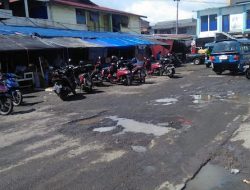 Warga Keluhkan Kondisi Jalan Rusak di Terminal Bastiong Ternate