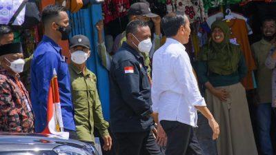 Presiden Jokowi Salurkan Bantuan bagi Warga Oba Utara Tidore