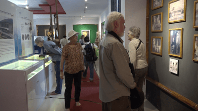 Kapal Pesiar Bawa Turis Eropa dan Amerika Kunjungi Museum Kedaton Sultan Ternate