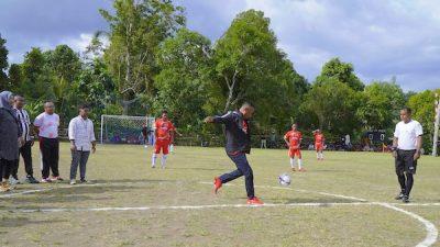 Laga Sepakbola di Lapangan Mitra Nusantara Goto Resmi Dihelat