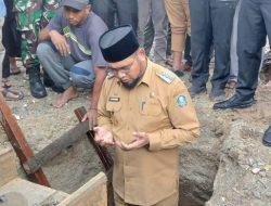 Bupati Bassam Kasuba Sumbang Rp 50 Juta untuk Masjid di Desa Babang