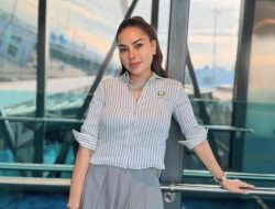 Malam Ini Nikita Mirzani Karaokean di Kafe Ternate