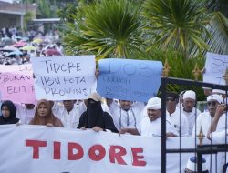 Ribuan Massa Aksi di Pulau Tidore Tolak DOB Sofifi