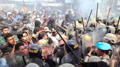 Demo di Ternate Ricuh Tuntut Pembubaran DPR