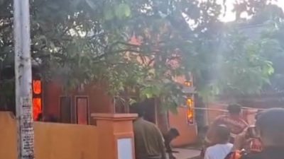 Rumah Guru SMAN 4 Ternate di Akehuda Hangus Dilalap Api