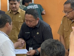 Sekda Rizal Marsaoly Santuni Korban Kebakaran di Akehuda dan Kalumata