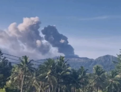 Hujan Abu Dukono Halmahera Setinggi 1.000 Meter Mengarah ke Timur Laut