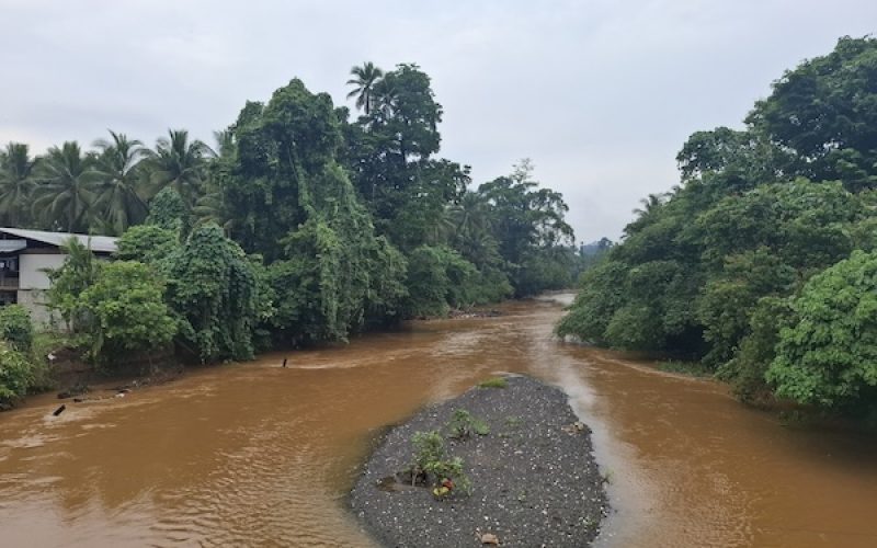 Gambar 5: Kondisi air Sungai Kobe yang melintasi Desa Lukulamo, Kecamatan Weda Tengah, pada Sabtu, 9 Agustus 2025/Apriyanto Latukau/kieraha.com