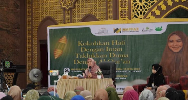 Ustadzah Oki Setiana Dewi. (Kieraha.com)