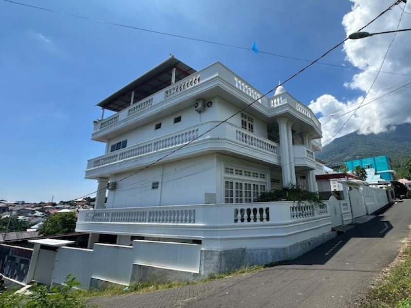 Rumah mewah Wakil Ketua DPRD Malut Kuntu Daud/kieraha.com